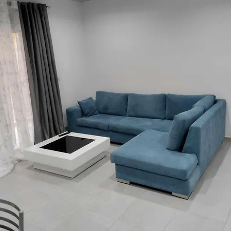 アパート Apartament-vlore-pavaresia