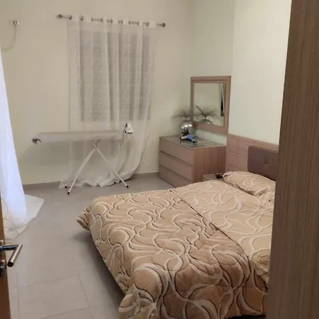 Apartament-vlore-pavaresia アパート